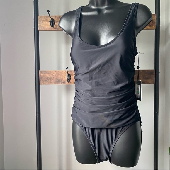 DKNY Women's Standard One Piece Scoop Neck 4 way stretch swimsuit black size 8 - Picture 2 of 6